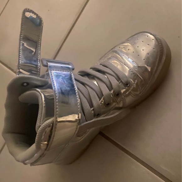 Silver sneakers - LED Light up sneakers - women - Picture 6 of 8